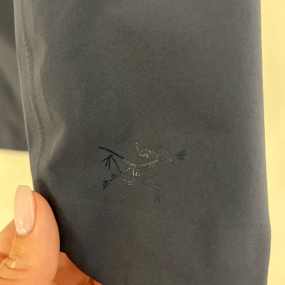 Arc'teryx Women's Venda anorak, beautiful navy color - Picture 4 of 8
